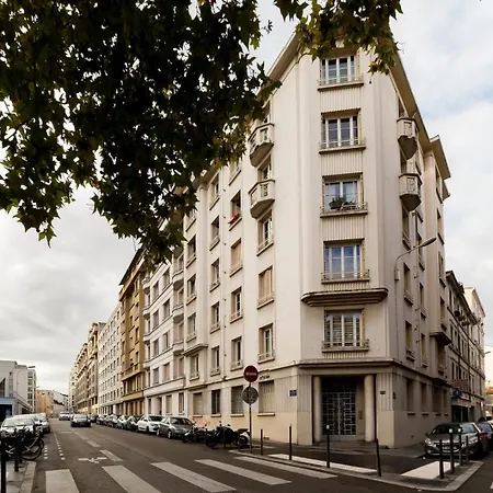 - Proche Metro Ail Lyon